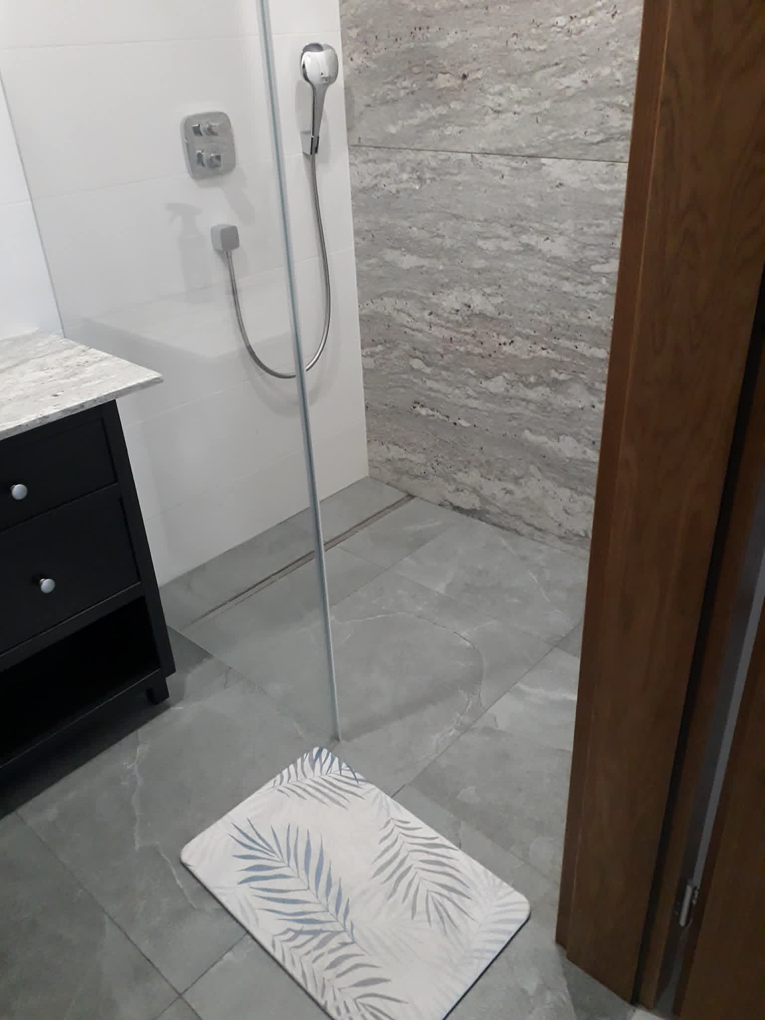 Prysznic walk-in po wykończeniu